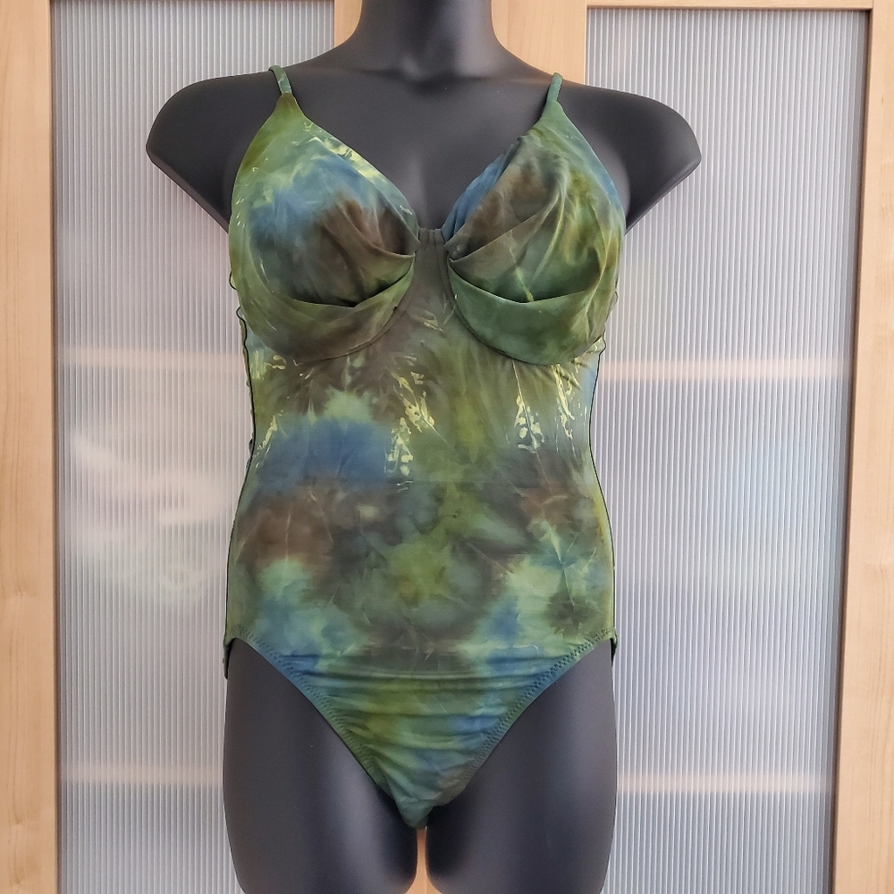Exelnt Design Custom Swimsuit by Patricia Karalla